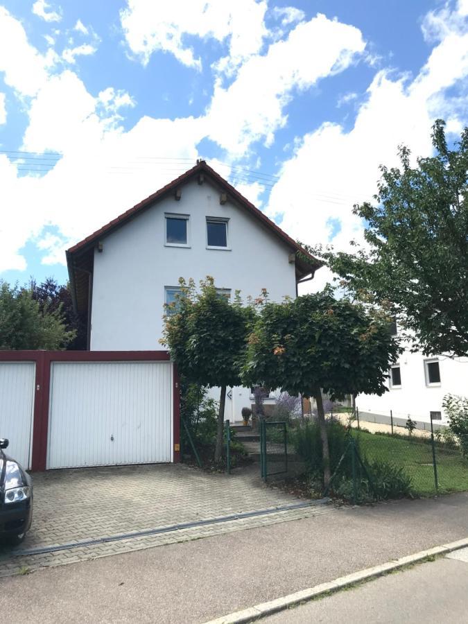 House With Castle View & Art Apartment Gunzburg Bagian luar foto