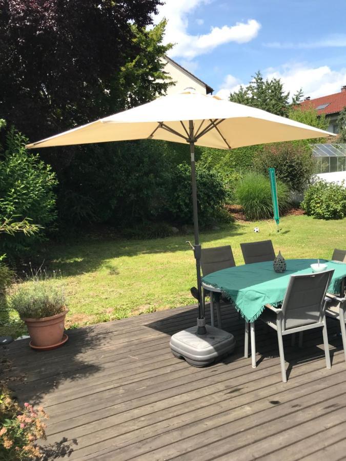 House With Castle View & Art Apartment Gunzburg Bagian luar foto